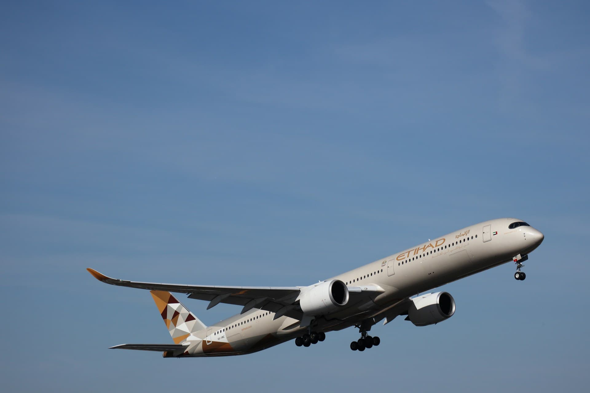 Best Etihad Guest Credit Cards in the UAE (2025 Guide)